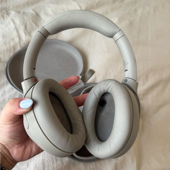 Sony WH-1000XM4 Noise Canceling Overhead Bluetooth Wireless Headphones - Picture 2 of 9